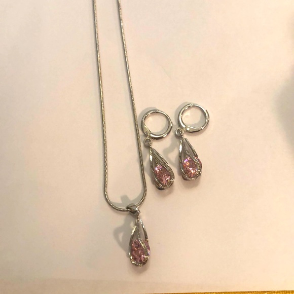 Jewelry - Necklace and Earring Set